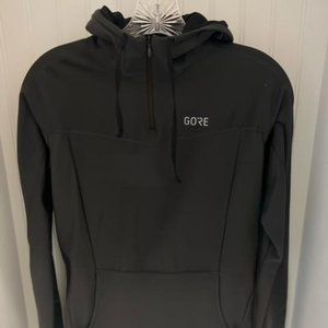 Gore Women’s long sleeve half zip pullover- size small
